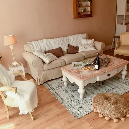 Le Clos Des Voisins بيت للعطل