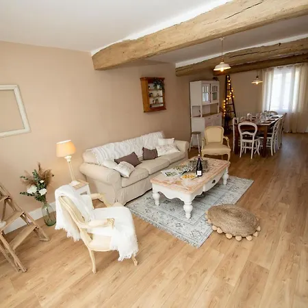 Le Clos Des Voisins بيت للعطل